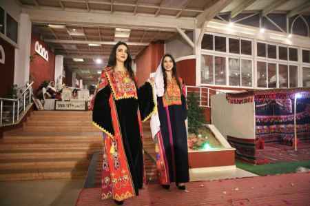 لأول مرة في غزة : عرض ازياء للثوب الفلسطينى